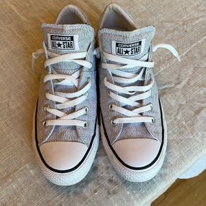 Women’s Sz 10 Converse low top shoes